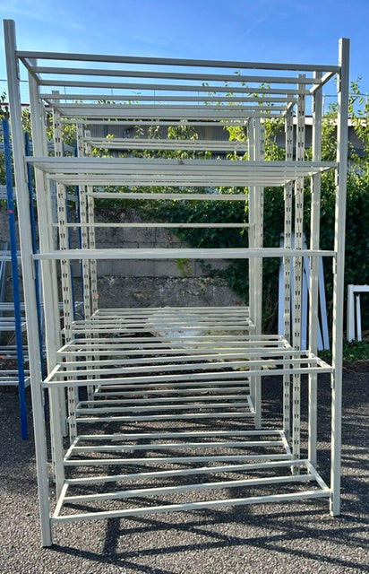 Etagère en métal, grise
