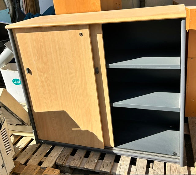 Armoire de bureau basse à portes coulissantes H.104xL.120x47