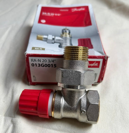 Corps de vanne thermostatique d'équerre à préréglage intégré